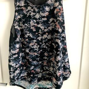 Lululemon tank in good condition. Flower patterned. Size 12.